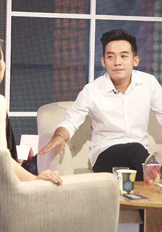 Muôn màu Showbiz: Phở Đặc Biệt nghiêm túc "đột biến" trước MC Phí Linh