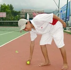 Người nhặt bóng tennis cần nhanh, nhạy, chính xác