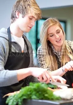 Sống thử trước hôn nhân: Nên hay không nên?
