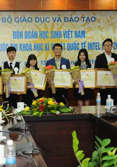 4 dự án của học sinh THPT Việt Nam đoạt giải quốc tế Intel ISEF 2016