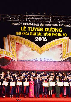 Hà Nội tuyên dương 100 thủ khoa Đại học