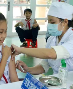 Tiêm miễn phí vaccine sởi - rubella cho thiếu niên tại Hà Nội