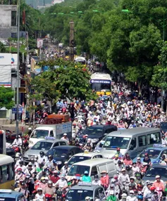 Tăng tốc độ xe chạy trong khu dân cư thêm 10 km/h