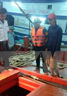 Bắt giữ 2 tàu mua bán dầu trái phép trên vùng biển Trà Vinh