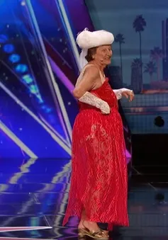 MC America's Got Talent "vượt quyền" tặng nút vàng cho cụ bà 90 tuổi