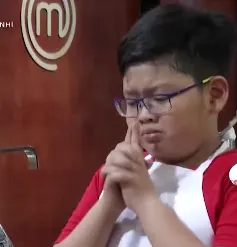 Vua đầu bếp nhí: Thí sinh bất ngờ khóc vì... môi trường và thuốc trừ sâu