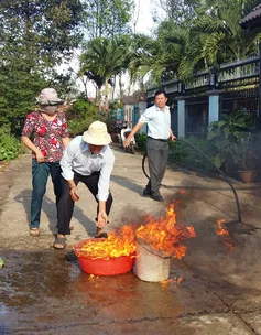 Người dân Đăk Lăk hoang mang vì nước giếng bùng cháy dữ dội