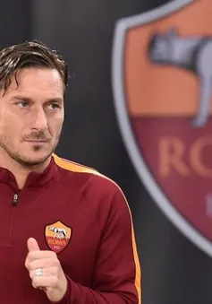 "Hoàng tử" Totti bồi hồi xúc động trước ngày chia tay AS Roma sau 28 năm gắn bó