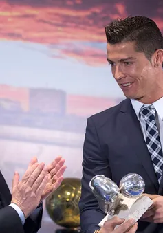 Chủ tịch Perez: Ronaldo đang tức giận nhưng sẽ ở lại Real