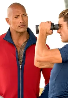 "Giải nhiệt" đầu hè với Baywatch của The Rock