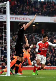 Vòng 25 giải Ngoại hạng Anh: Arsenal 2-0 Hull City: Trận đấu của 2 cánh tay