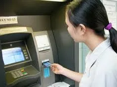 Chủ thẻ ATM không phải trả phí nếu không dùng hết dịch vụ