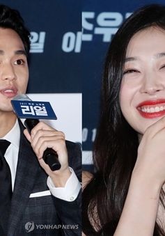 Kim Soo Hyun ngượng ngùng nói về cảnh "nóng" với Sulli