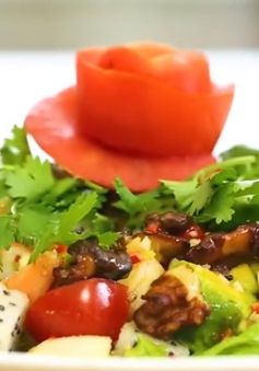 Tự làm salad hạt óc chó "đổi gió" cho bữa cơm gia đình