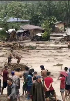 Hàng nghìn người Philippines trải qua ngày Giáng sinh ở nơi trú bão