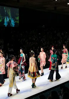 "Mộng mị" với NTK Thủy Nguyễn trên sàn catwalk Tuần lễ thời trang quốc tế Việt Nam Xuân - Hè 2017