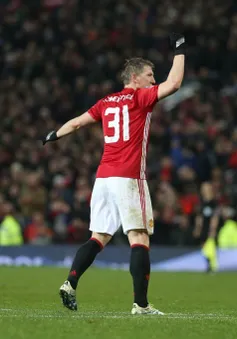 VIDEO Siêu phẩm "ngả bàn đèn" Schweinsteiger giúp Man Utd đại thắng 4-0