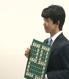 Kỳ thủ cờ shogi lập kỷ lục 29 trận thắng liên tiếp