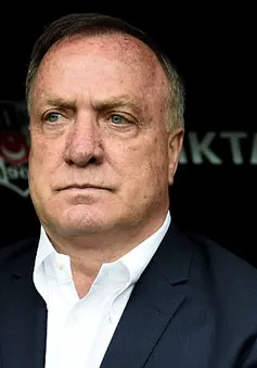 Dick Advocaat lần thứ 3 làm “thuyền trưởng” của Lốc cam