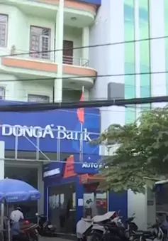 Vụ mất 129 triệu đồng từ cây ATM: Đông Á đối chiếu hình từ camera với khách hàng