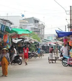 Vĩnh Long: Chợ truyền thống ế ẩm, chợ tự phát đắt hàng