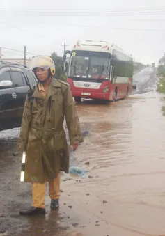 Lâm Đồng: QL20 biến thành sông suốt 10 ngày, xe nối đuôi gần 5km