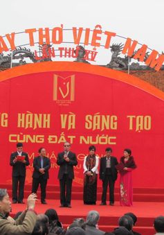 Ngày Thơ Việt Nam 2017 sôi nổi tại Văn Miếu Quốc Tử Giám