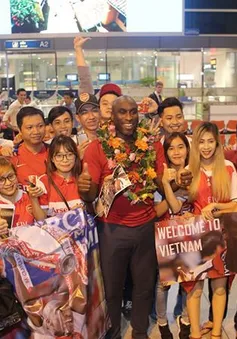 Sol Campbell bất ngờ trước fan hâm mộ TP Hồ Chí Minh