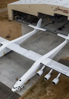 Chiếc máy bay lớn nhất thế giới  Stratolaunch ra mắt