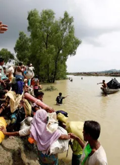 Lật thuyền chở người Rohingya, 5 người chết, hàng chục người mất tích