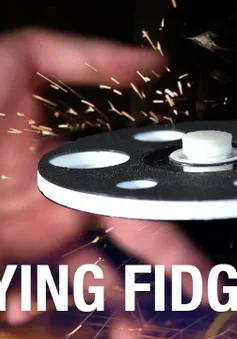 Ảo diệu con quay Fidget Spinner tự chế lơ lửng trên không trung