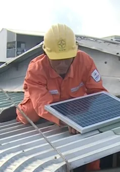 Sử dụng năng lượng mặt trời trên chợ nổi Cái Răng