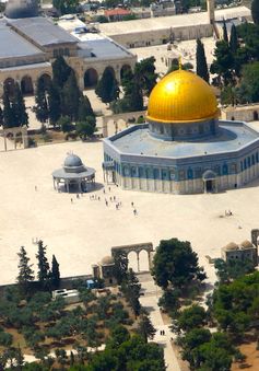 Người Hồi giáo trở lại cầu nguyện ở đền Al-Aqsa sau 2 tuần “tẩy chay”