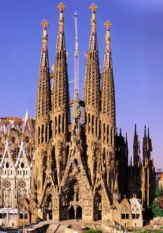 Cảnh sát Tây Ban Nha phong tỏa nhà thờ Sagrada Familia