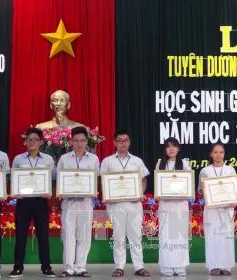 Phú Yên tuyên dương hơn 300 học sinh giỏi, xuất sắc