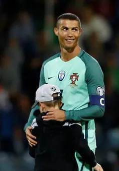 Ronaldo chào đón cặp song sinh “có nếp có tẻ”