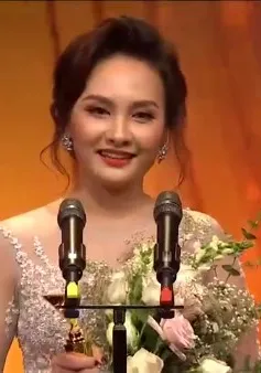 Bảo Thanh gửi lời cảm ơn đặc biệt tới chồng khi nhận cup VTV Awards 2017