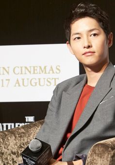 Song Joong Ki cật lực giảm cân vì Battleship Island