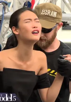 Thí sinh Asia’s Next Top Model khóc thét vì lơ lửng bên nhà cao tầng
