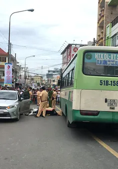 Bình Dương: Đỗ xe ngược chiều, mở cửa xe bất cẩn gây tai nạn chết người