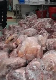 Bắt giữ hàng tấn thịt lợn, hải sản không rõ nguồn gốc tại TP.HCM