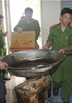 Bắt quả tang cơ sở chứa 18 tấn măng ngâm hóa chất tại Nghệ An