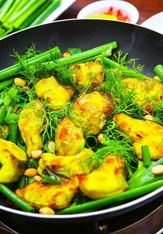 Thưởng thức món chả cá ngon nức tiếng Hà thành