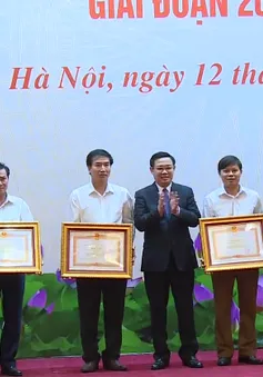 Biểu dương huyện, xã, hộ gia đình thoát nghèo tiêu biểu