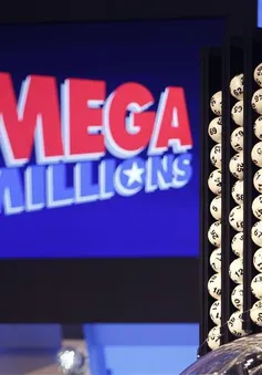 Người dân Mỹ đổ xô đi mua Mega Millions