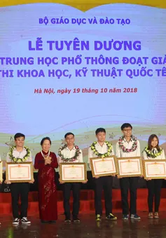 Tuyên dương học sinh THPT đoạt giải Olympic và Cuộc thi Khoa học kỹ thuật quốc tế 2018