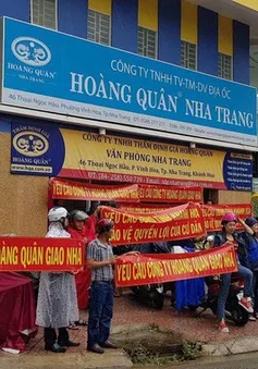 Hàng trăm người dân tập trung đòi nhà tại dự án nhà ở xã hội Hoàng Quân