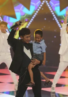 Issac nhảy cực sung cùng "cậu bé xếp dép" trong chương trình WeChoice