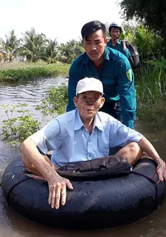 Vỡ đê bao, nhiều hộ dân tại Cần Thơ chìm trong biển nước