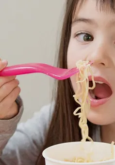 Nguy cơ bị bỏng từ mì ăn liền đối với trẻ em